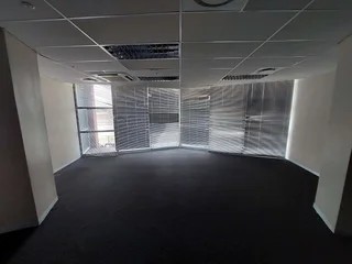 636 sqm Office to Let in Bedfordfview