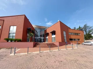 636 sqm Office to Let in Bedfordfview