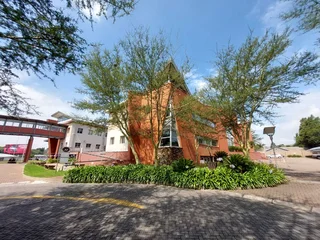 636 sqm Office to Let in Bedfordfview