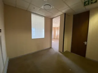 Offices To Let Boardering the Rosebank Mall