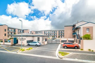 Spacious and Convenient First Floor 2 Bedroom Home in Parklands!