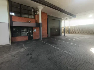 Warehouse/retail In Greenfields Business Park