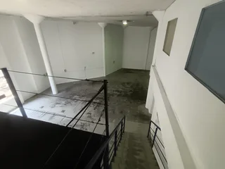 WAREHOUSE/RETAIL IN GREENFIELDS BUSINESS PARK