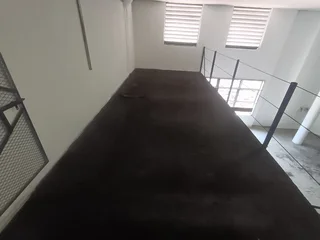 WAREHOUSE/RETAIL IN GREENFIELDS BUSINESS PARK