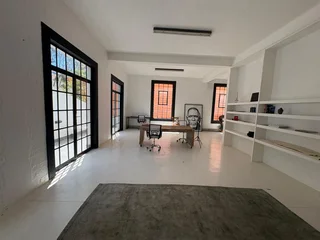 139m² Office/Studio To Let In Cape Town Tourist Area