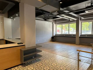 110m² Retail Unit To Let In Cape Town Bustling Area