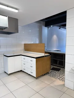 110m² Retail Unit To Let In Cape Town Bustling Area