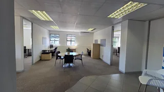 100 Square Meter office unit to let in Highveld with back up power
