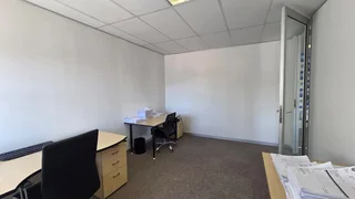 100 Square Meter office unit to let in Highveld with back up power