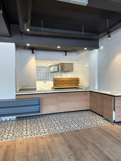 110m² Retail Unit To Let In Cape Town Bustling Area