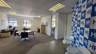 100 Square Meter office unit to let in Highveld with back up power