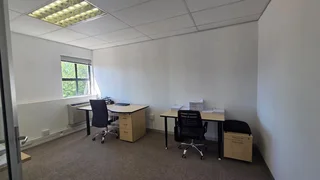 100 Square Meter office unit to let in Highveld with back up power