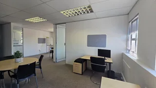 100 Square Meter office unit to let in Highveld with back up power