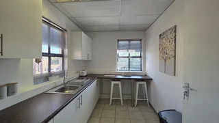 100 Square Meter office unit to let in Highveld with back up power