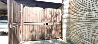 DUBBEL STORY. ABSOLUTE EXCELLENT CONDITION.WILL BE PROUD TO OWN.