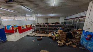 Prime 700m2 retail/showroom/warehouse space available TO RENT/TO LET on Umgeni Road | Swindon Pro...