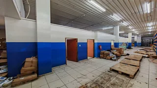 Prime 700m2 retail/showroom/warehouse space available TO RENT/TO LET on Umgeni Road | Swindon Pro...