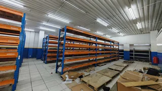 Prime 700m2 retail/showroom/warehouse space available TO RENT/TO LET on Umgeni Road | Swindon Pro...