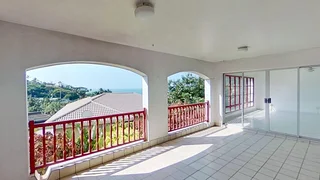 Spacious 3 bed unit in a quiet complex, includes water.