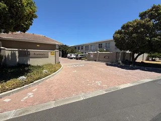 70m² Centrally Located Office Space To Let in Parklands