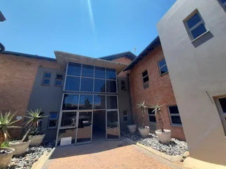 125 sqm Office To Let In Silver Lakes – Modern, Well-Equipped Workspace