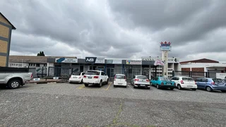 Spacious Ground Floor Unit in Kingswood Centre for Rent