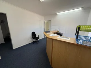 70m² Centrally Located Office Space To Let in Parklands