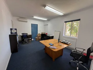 70m² Centrally Located Office Space To Let in Parklands