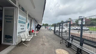 Spacious Ground Floor Unit in Kingswood Centre for Rent