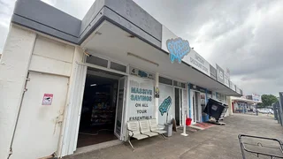 Spacious Ground Floor Unit in Kingswood Centre for Rent