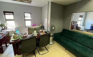 125 sqm Office To Let In Silver Lakes – Modern, Well-Equipped Workspace