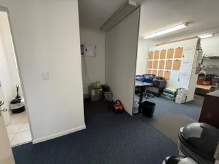 70m² Centrally Located Office Space To Let in Parklands