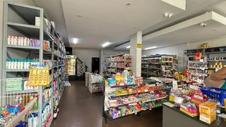 Spacious Ground Floor Unit in Kingswood Centre for Rent