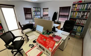 125 sqm Office To Let In Silver Lakes – Modern, Well-Equipped Workspace