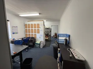 70m² Centrally Located Office Space To Let in Parklands