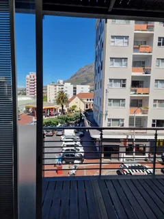 136m² Office located in vibrant Kloof Street, Gardens, To Let