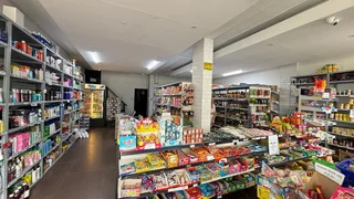 Spacious Ground Floor Unit in Kingswood Centre for Rent