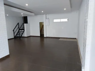 Spacious Ground Floor Unit in Kingswood Centre for Rent