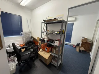 70m² Centrally Located Office Space To Let in Parklands