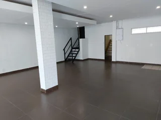 Spacious Ground Floor Unit in Kingswood Centre for Rent