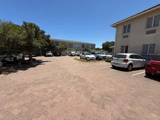 70m² Centrally Located Office Space To Let in Parklands