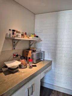 136m² Office located in vibrant Kloof Street, Gardens, To Let