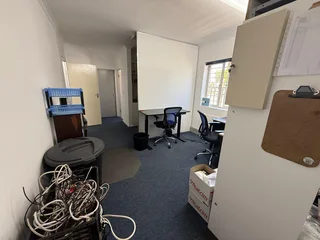 70m² Centrally Located Office Space To Let in Parklands