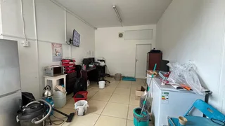 Spacious Ground Floor Unit in Kingswood Centre for Rent