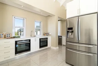 Luxurious 5-Bedroom Home with Exceptional Vineyard &amp; Mountain Views – Nooitgedacht Village