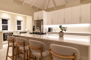 Luxurious 5-Bedroom Home with Exceptional Vineyard &amp; Mountain Views – Nooitgedacht Village