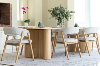 Luxurious 5-Bedroom Home with Exceptional Vineyard &amp; Mountain Views – Nooitgedacht Village