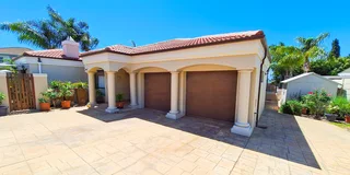 Luxury 4-Bedroom Tuscan Villa in Prime Eversdal Location