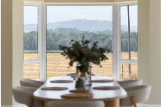 Luxurious 5-Bedroom Home with Exceptional Vineyard &amp; Mountain Views – Nooitgedacht Village