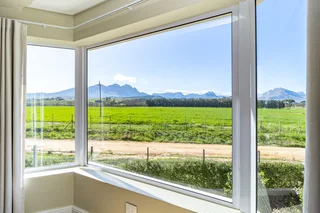 Luxurious 5-Bedroom Home with Exceptional Vineyard &amp; Mountain Views – Nooitgedacht Village